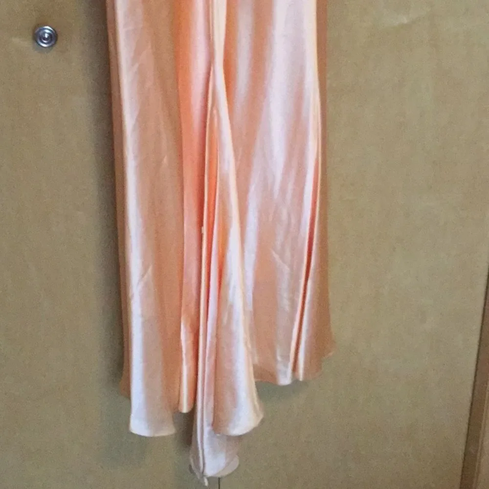 Issue NY Sleeveless Criss-Cross Open-Back Long Coral - Picture 10 of 12